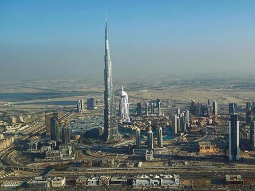 самый высокий небоскреб Burj Khalifa (828 м)